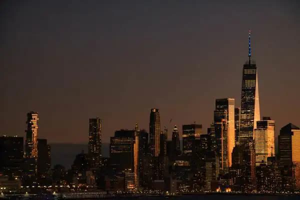 Equipo de ciberseguridad reforzando la concienciacion continua con drills adaptativos