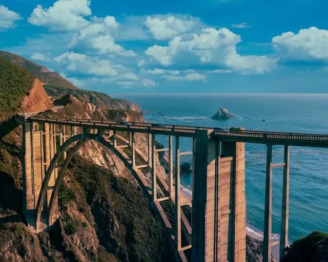 Gráfico que ilustra la curva del efecto Dunning-Kruger mostrando confianza vs competencia