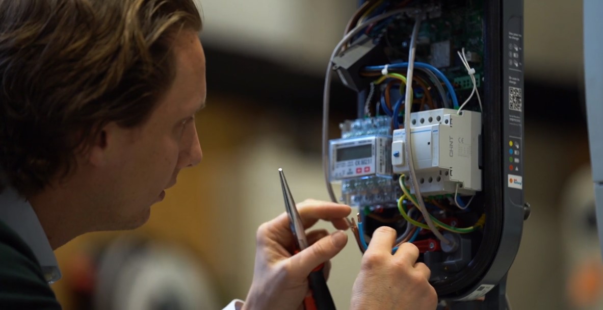 Case: Shell Recharge Solutions makes training process scalable and ...